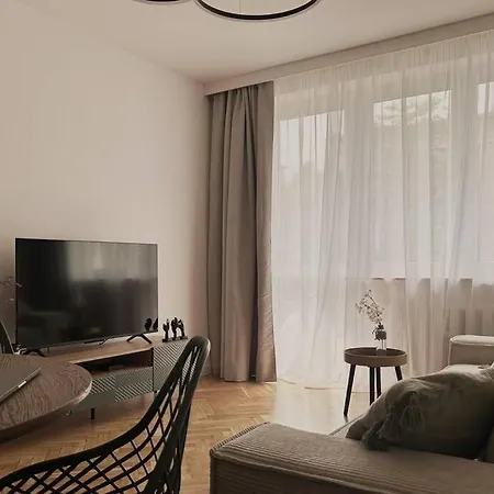 Old Town Apartment *